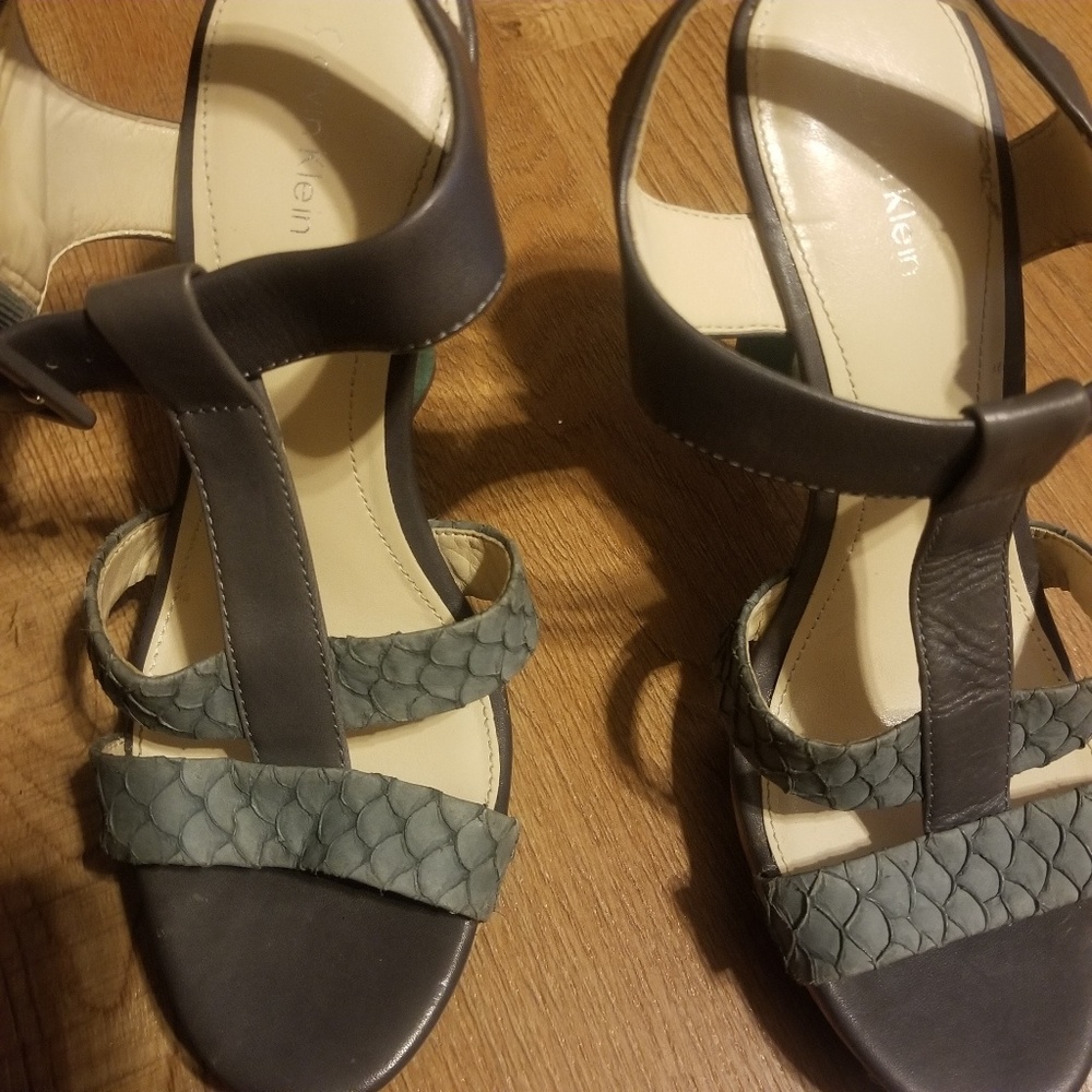 Strappy sandal